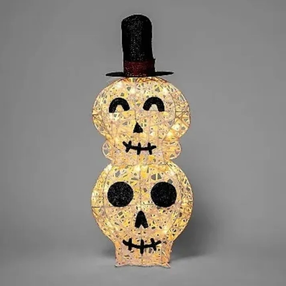 Hyde & Eek Light Up Double Stacked Skulls Novelty Light Target 20”